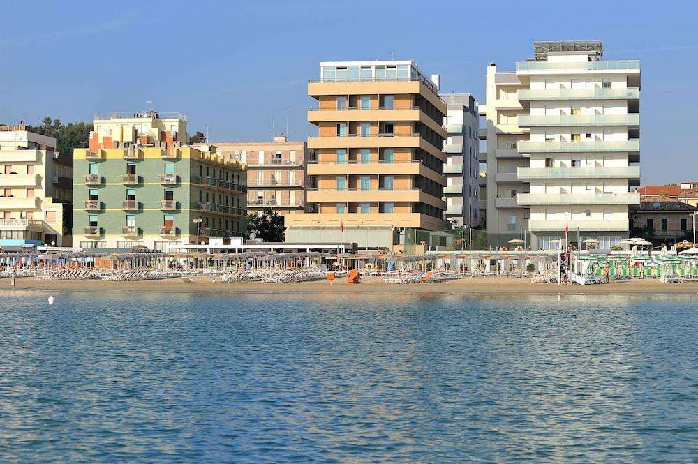 Hotel Delle Nazioni Pesaro Exterior photo